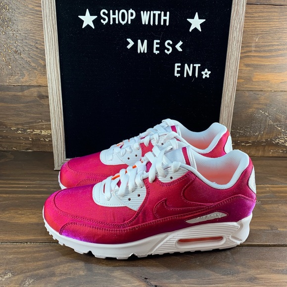 Nike Air Max 90 SE Womens Shoes - Picture 2 of 8